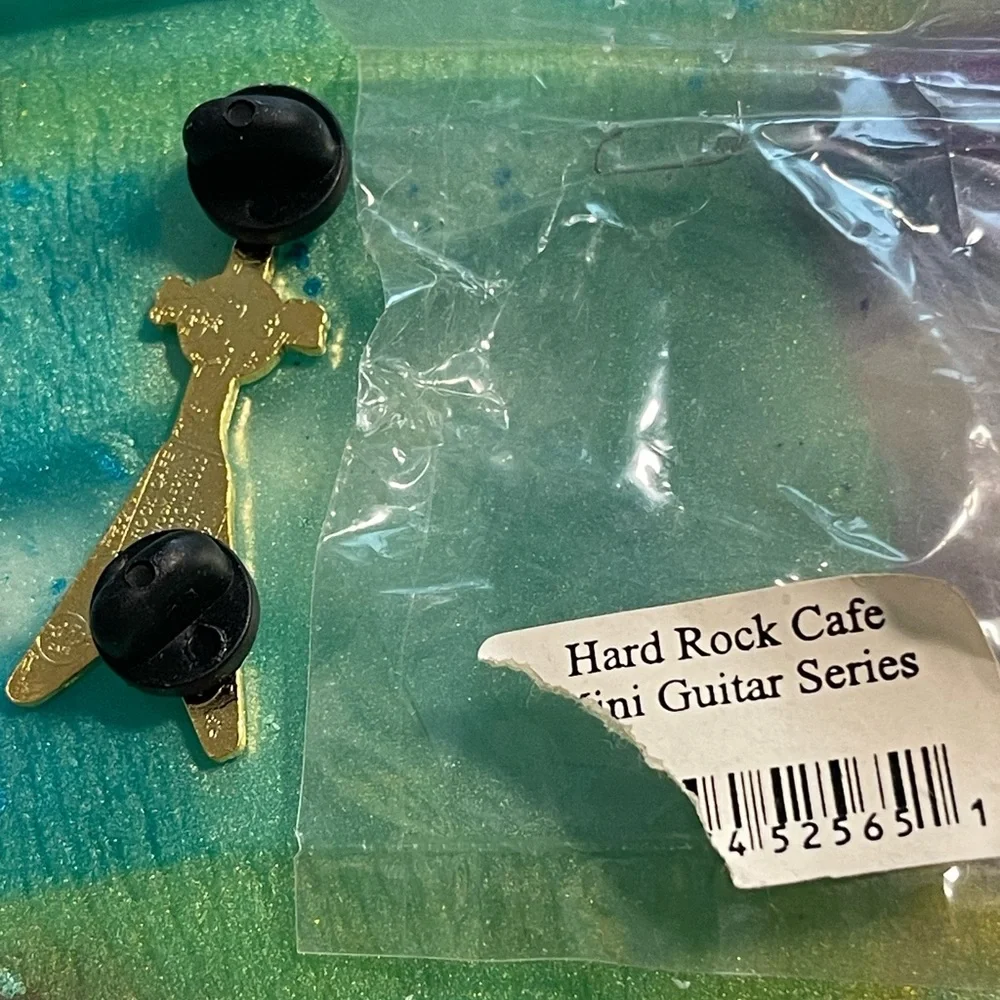 Hard Rock Cafe Vintage 90s Niagara Falls Guitar Pin - Picture 3 of 3